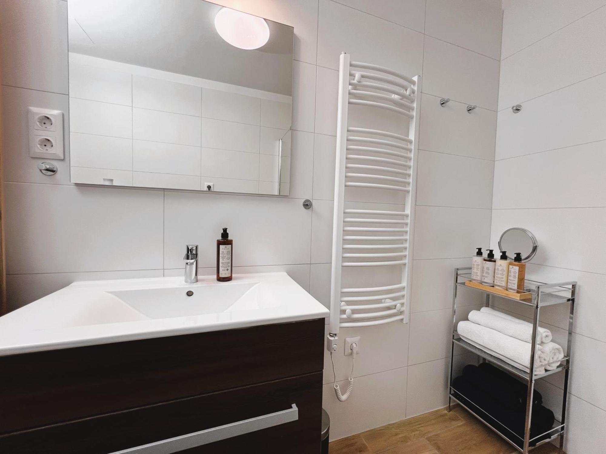 Luxe Central Studio With Pool, Parking & Ac Βουδαπέστη Εξωτερικό φωτογραφία