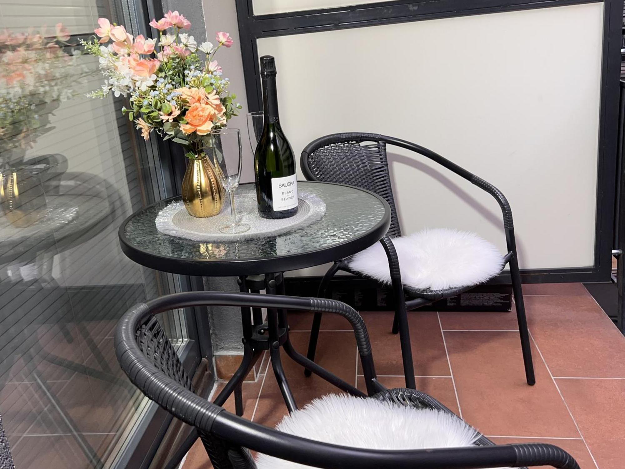 Luxe Central Studio With Pool, Parking & Ac Βουδαπέστη Εξωτερικό φωτογραφία
