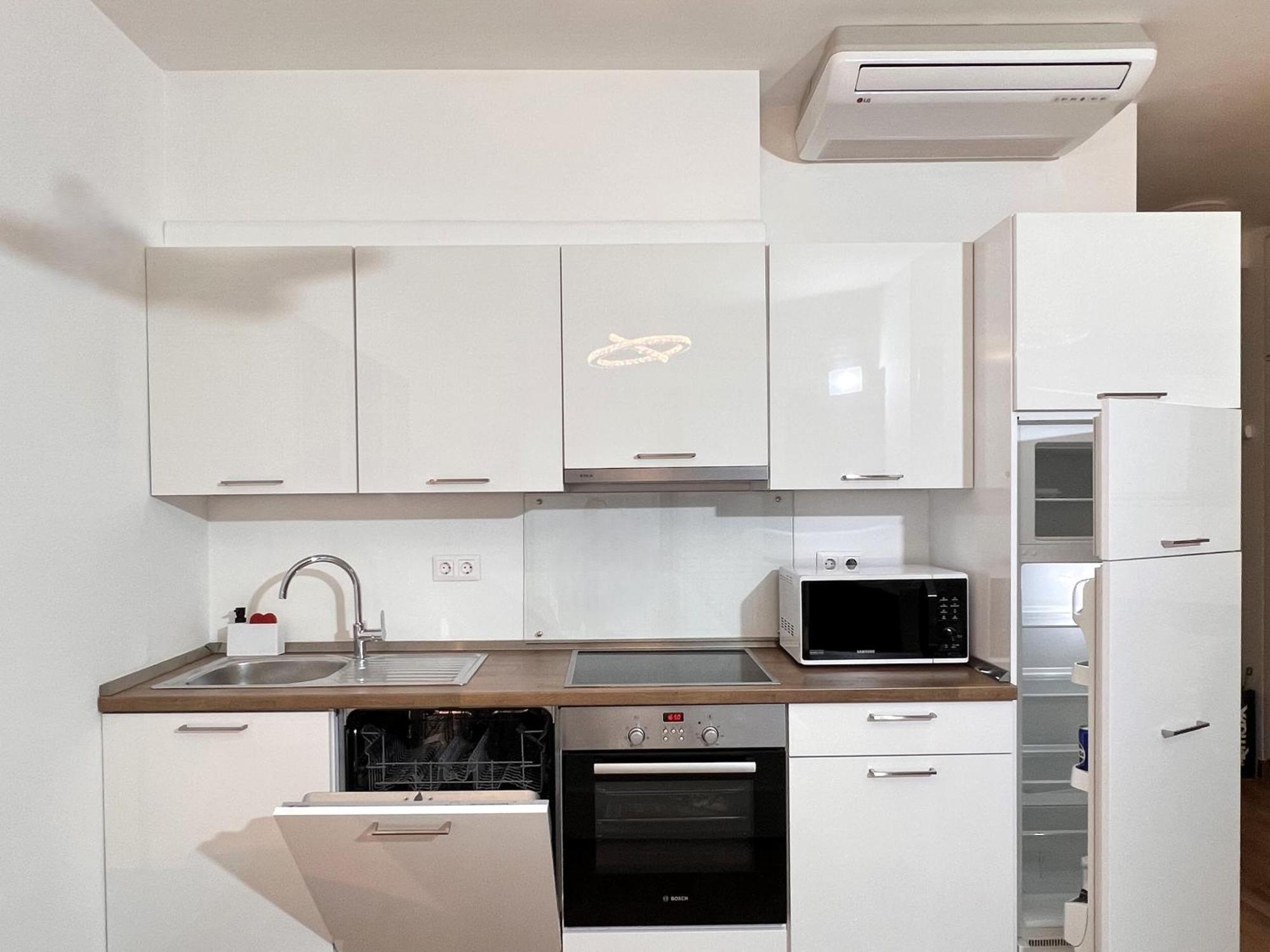 Luxe Central Studio With Pool, Parking & Ac Βουδαπέστη Εξωτερικό φωτογραφία