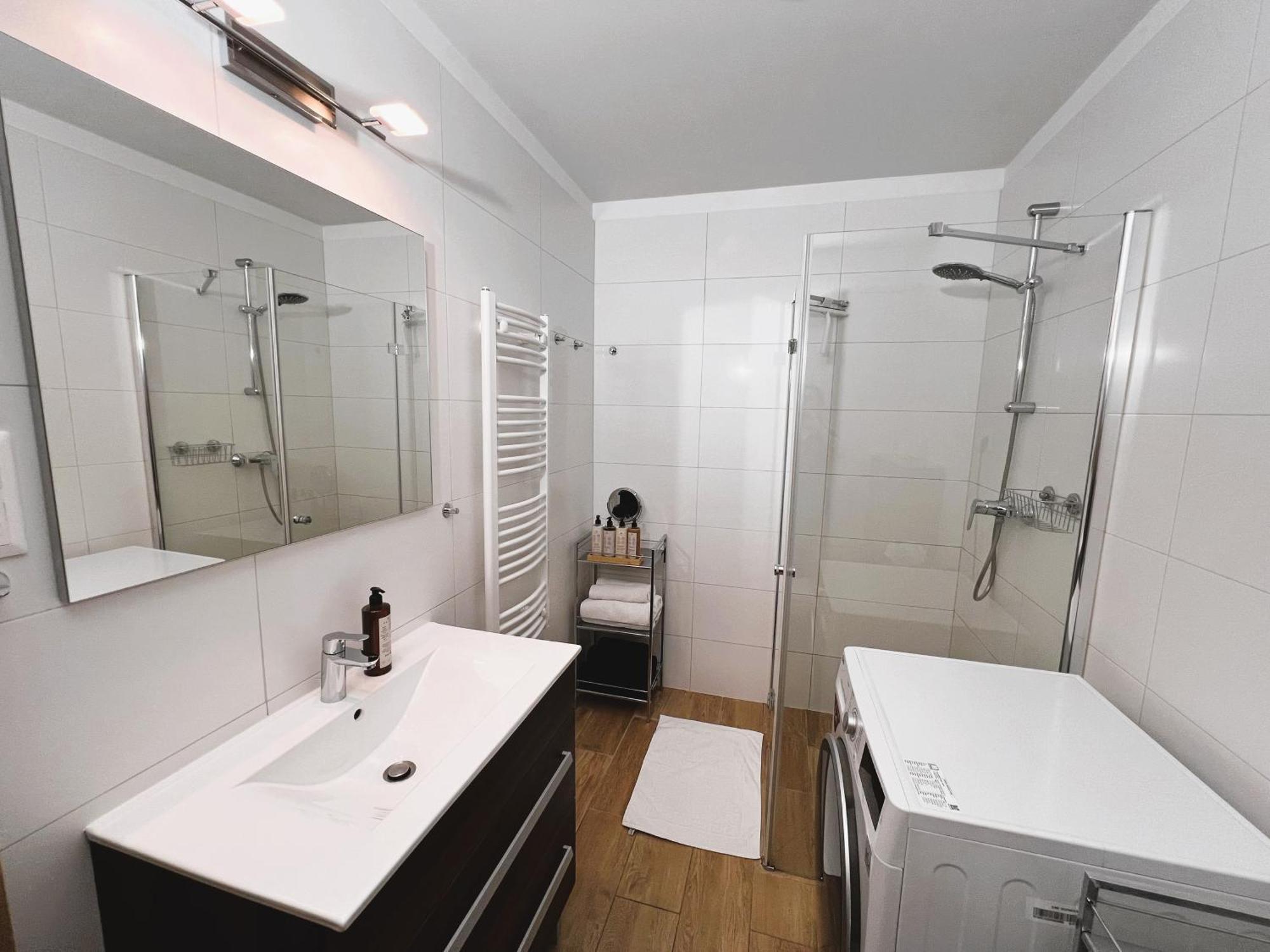 Luxe Central Studio With Pool, Parking & Ac Βουδαπέστη Εξωτερικό φωτογραφία