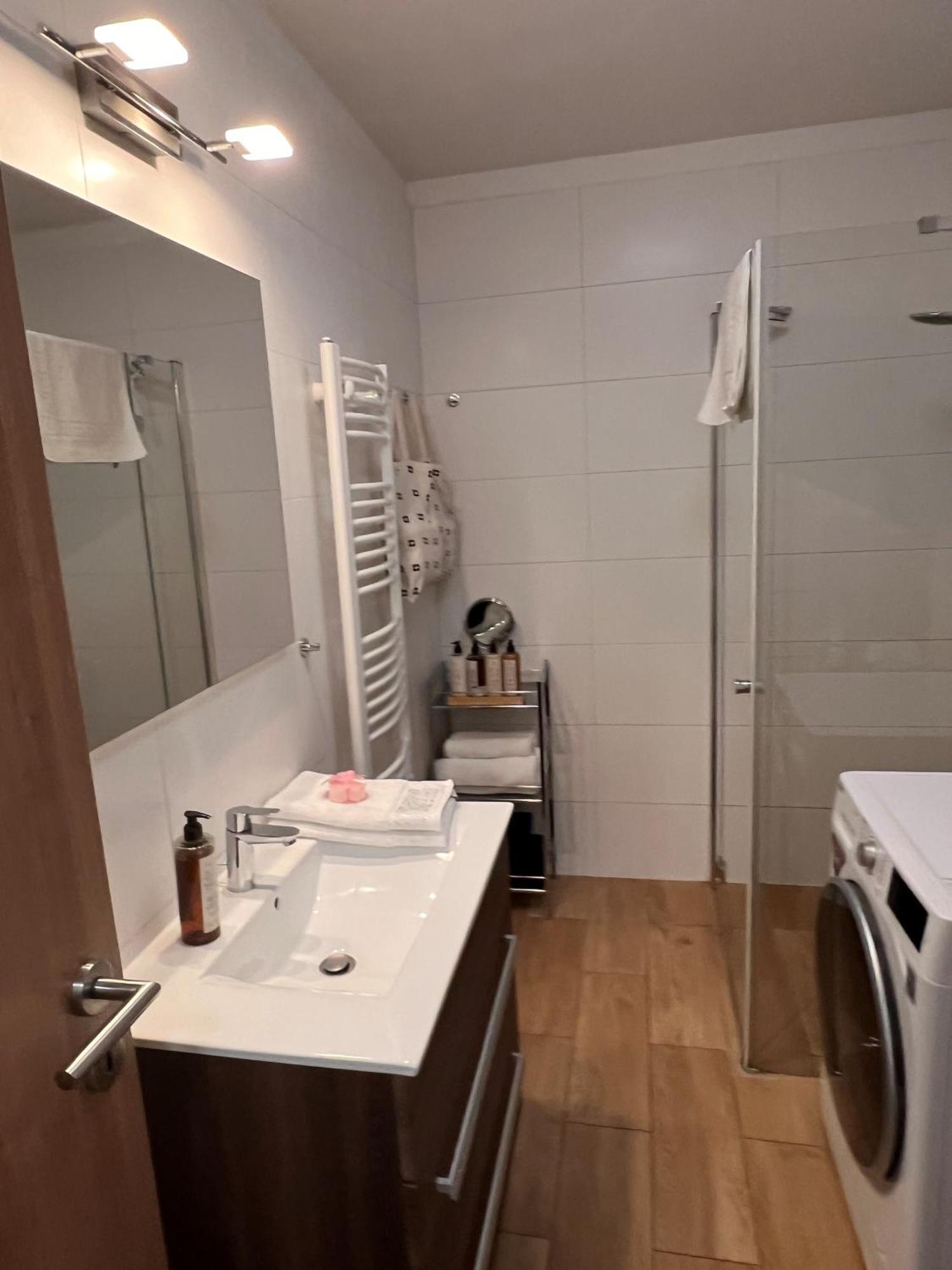 Luxe Central Studio With Pool, Parking & Ac Βουδαπέστη Εξωτερικό φωτογραφία